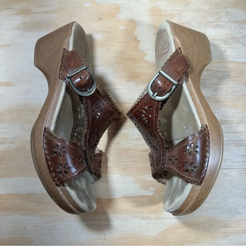 Dansko Cutout Wedge Sandals Women’s Size 7.5